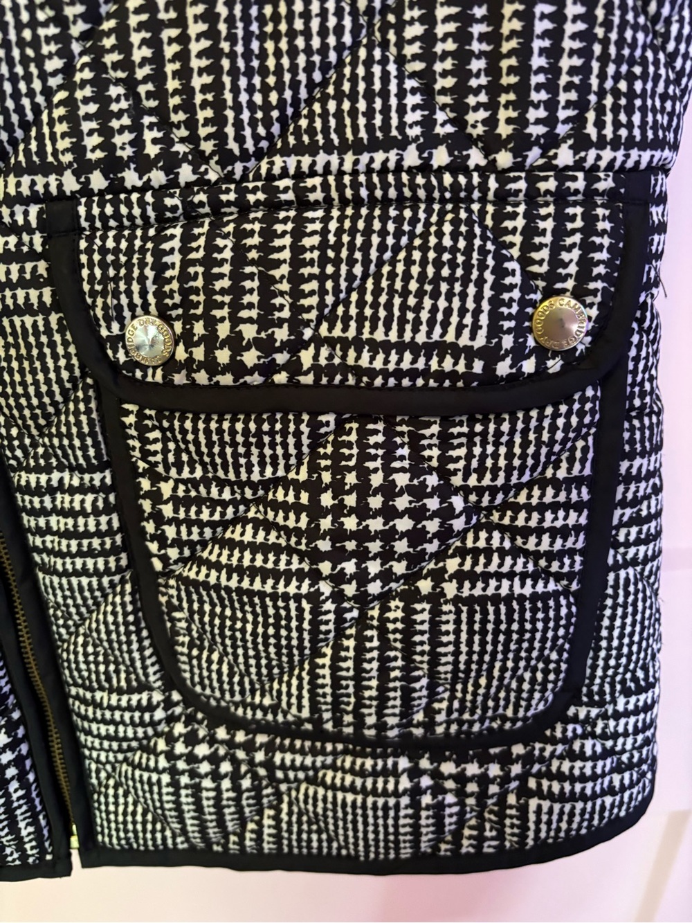 Cambridge Dry Goods black and white Houndstooth plaid quilted puffer vest Medium - Picture 2 of 7